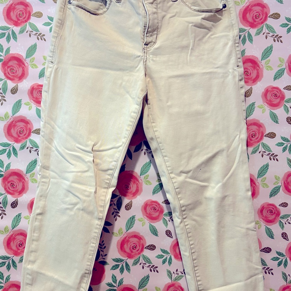 Women’s cotton pants.